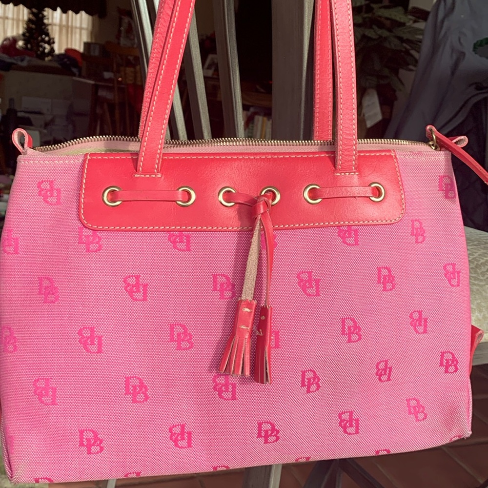 Pink, Dooney and Bourke, medium size handle bag